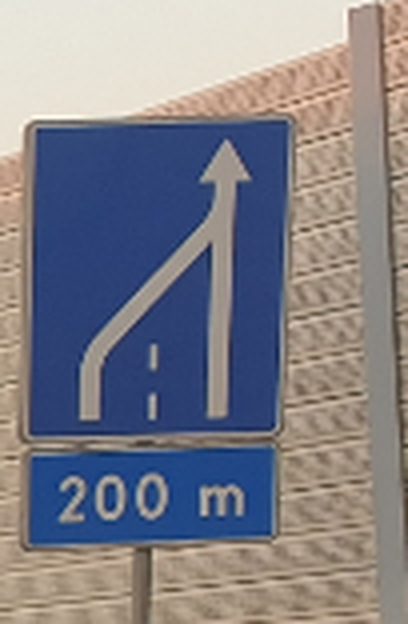 Znak D-14 z tabliczką 200 m